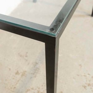 Mesa de Comedor Moderna con Base de Hierro Negro y Tapa de Vidrio - imagen 3