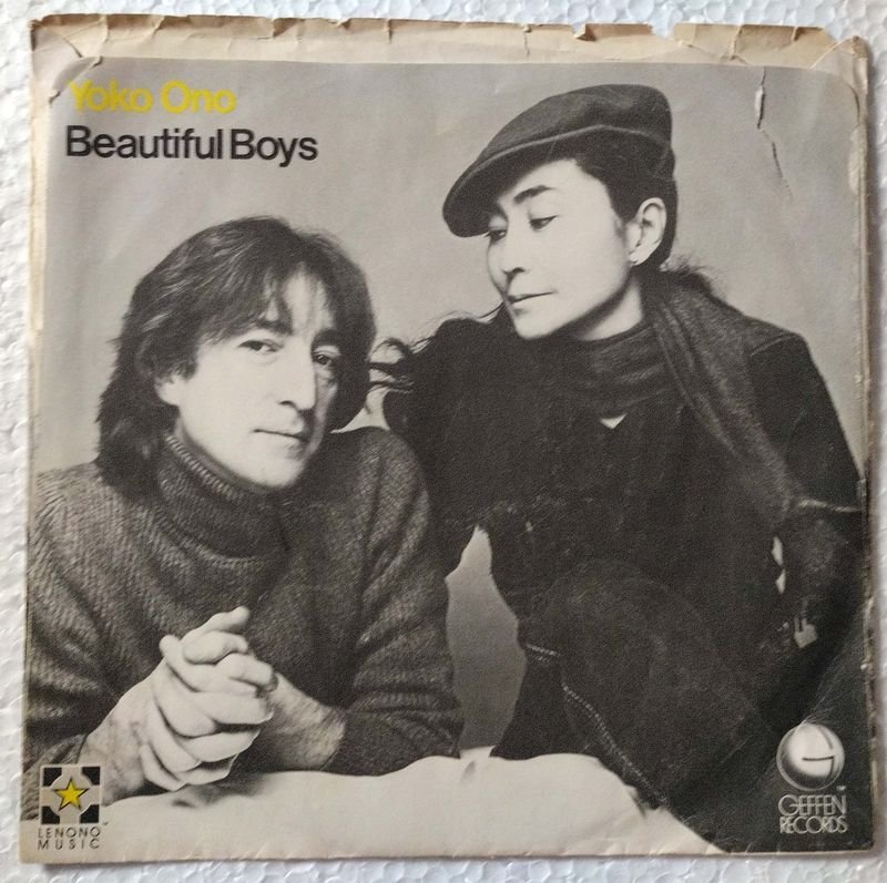 Lote siguiente: Álbum de John Lennon y Yoko Ono - Mujer / Chicos Hermosos