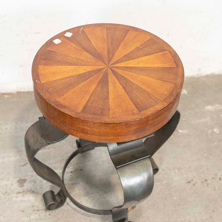 Mesa de sala con base de hierro y tapa de madera circular - imagen 2