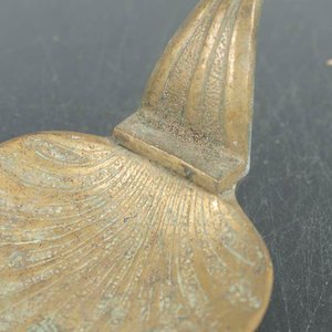 Jabonera Antigua de Bronce para Pared con Forma de Coquilla - imagen 2