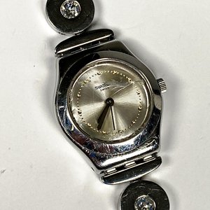 Reloj de Pulsera Swatch para Dama con Malla Metálica y Cristales - imagen 3