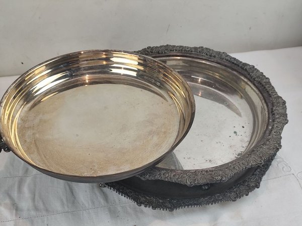 Importante Guisera en Metal Bañado en Plata con Tapa - Doble Fuente - imagen 4