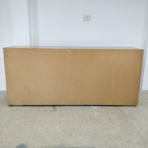 Mueble de madera con cuatro puertas, tiradores y cerraduras - imagen 6
