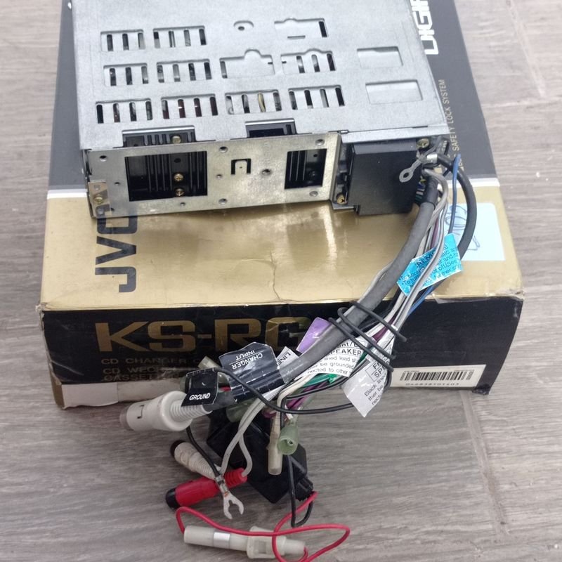 Radio de auto JVC KS-RG4 en su caja - imagen 3