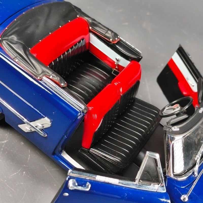 1953 Ford Crestline Sunliner Die-Cast Modelo en Escala 1:18 - imagen 9