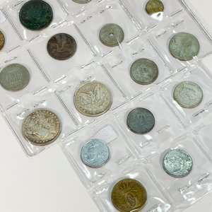 Dos Organizadores con Dieciocho Monedas Coleccionables Variadas - imagen 3