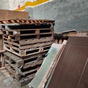 Lote de Pallets de Madera y Paneles de Revestimiento - imagen 3
