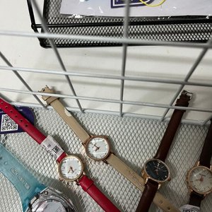 Exhibidores Metálicos y Relojes Variados - imagen 3