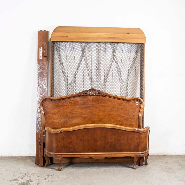 Lote anterior: Cama de dos plazas Luis XV con moldura tallada y piecera bombé