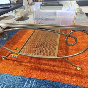Mesa de Centro Metálica con Tapa de Cristal y Parrilla Inferior - imagen 4