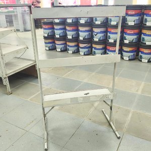 Estantería Exhibidora de 3 Niveles con Bandejas Rojas - imagen 2