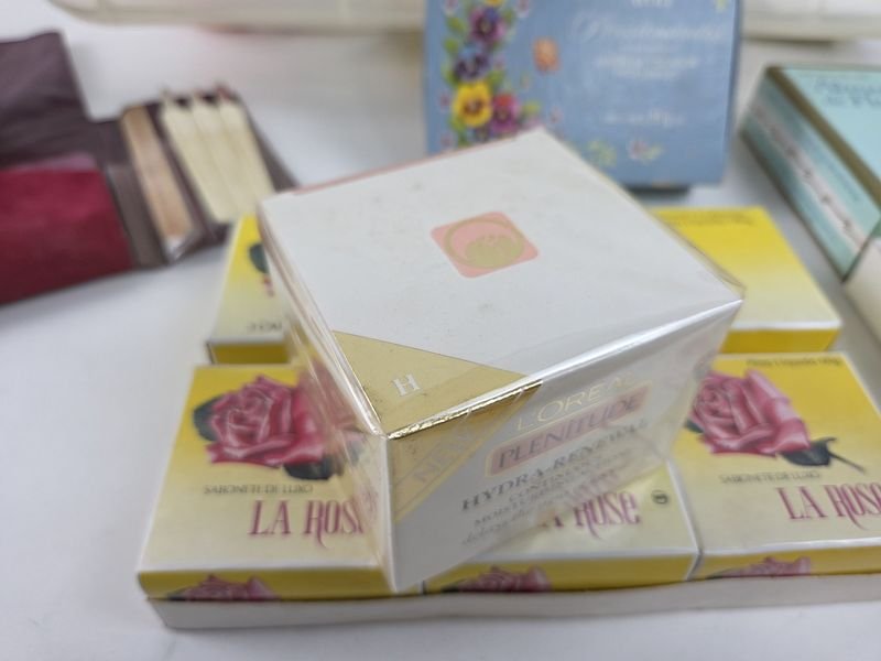 Artículos de tocador y cosméticos para la venta en subasta - imagen 7