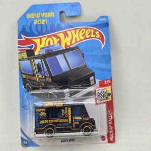 Lote siguiente: Hot Wheels "Quick Bite" New Year 2021 Camión de Juguete