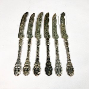 Lote anterior: Seis Cuchillos Antiguos con Cabo Labrado y Hoja Sellada