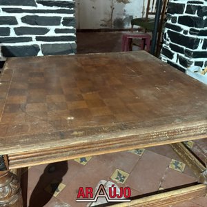 Mesa Ratona Antigua de Madera con Talla Decorativa - imagen 5