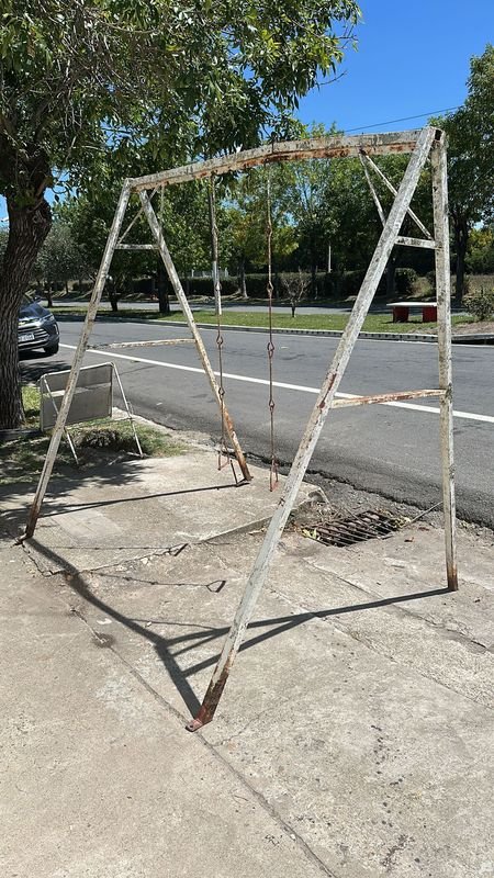 Arco de hamaca blanca en mal estado - imagen 2