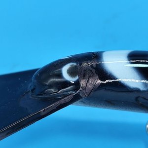Señuelo de Pesca Artificial Rígido Minnow Deep Diver Negro con Franjas Blancas - imagen 3