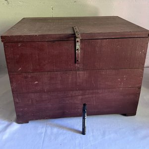 Baúl de Madera Antiguo con Herrajes Metálicos - imagen 2