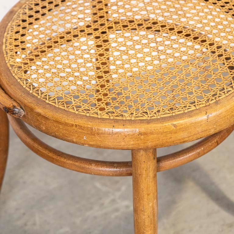 Sillas danesas antiguas de madera con detalles únicos - imagen 2