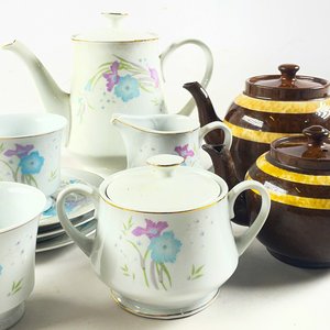 Conjunto de Vajilla Inglesa: Teteras, Lechera, Azucarero y Platillos - imagen 3