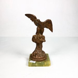 Lote anterior: Figura de Halcón en Metal Bronceado con Base de Mármol Verde