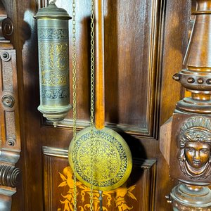 Gran Reloj de Pie Renacimiento en Madera de Cedro con Detalles en Bronce - imagen 4
