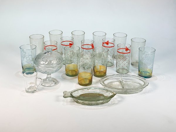 Lote de 20 piezas de vidrio: Vasos Pepsi, bombonera, copetinero, jarra y rallador - imagen 1