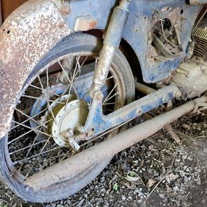 Moto Suzuki 50 MC Antigua de los Años 60 para Restaurar - imagen 4