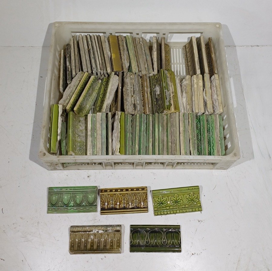 Lote anterior: Colección de mayólicas verdes y amarillas