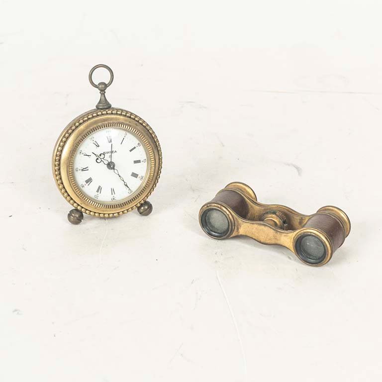 Reloj de Viaje de Bronce y Binoculares Antiguos
