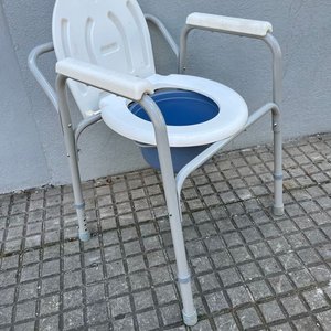 Silla Ortopédica de Baño en Aluminio con Tapa y Cubeta - imagen 2