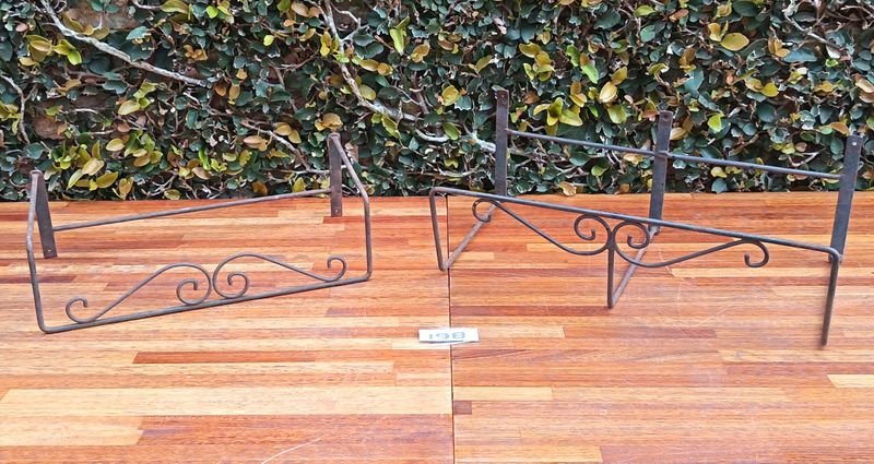 Par de Soportes Decorativos Antiguos de Hierro Forjado para Pared