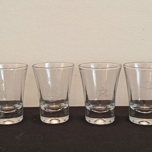Hielera Johnnie Walker con 14 Vasos de Shot de Vidrio - imagen 6
