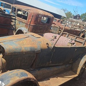 Lote anterior: Antiguo Automóvil Clásico Descapotable para Coleccionistas