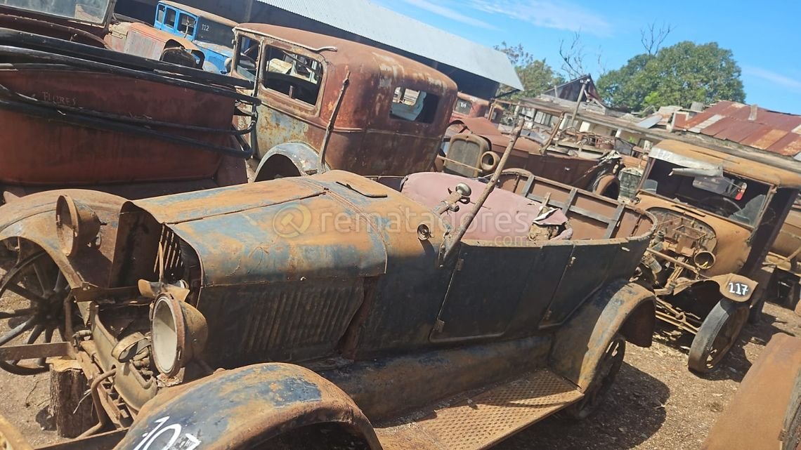 Antiguo Automóvil Clásico Descapotable para Coleccionistas