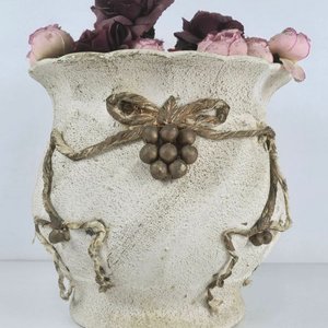 Macetero Antiguo Estilo Barroco con Relieves de Uvas y Detalles Dorados - imagen 2