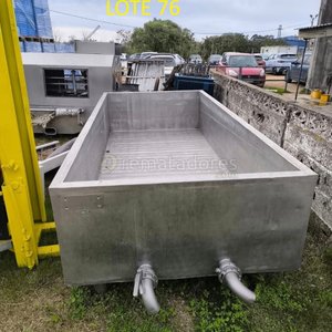 Lote siguiente: Tanque o Contenedor Metálico Industrial con Grifos