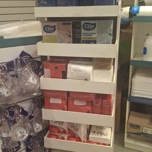 Lote siguiente: Estantería de comercio exhibidor blanco