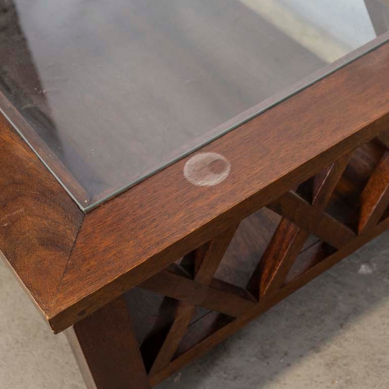 Mesa de living con tapa de vidrio y estante para decorar - imagen 3