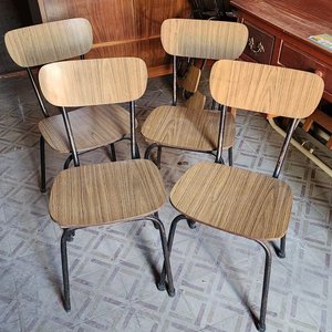 Lote siguiente: Juego de 6 Sillas de Madera y Metal