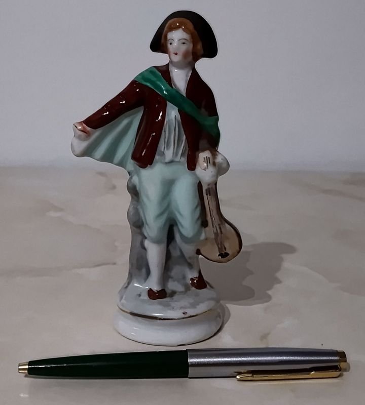 Lote siguiente: Figurina de Porcelana JAPONESA de mandolinista
