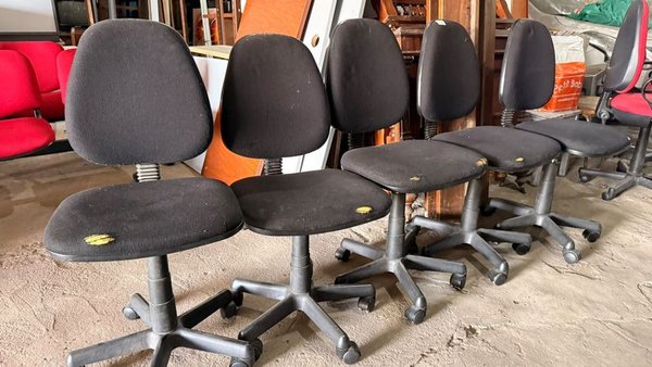 Conjunto de 5 Sillas de Oficina Negras con Ruedas y Tapizado