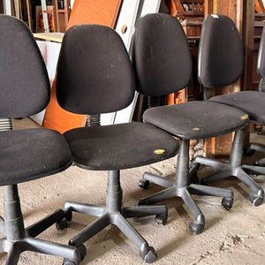 Lote anterior: Conjunto de 5 Sillas de Oficina Negras con Ruedas y Tapizado