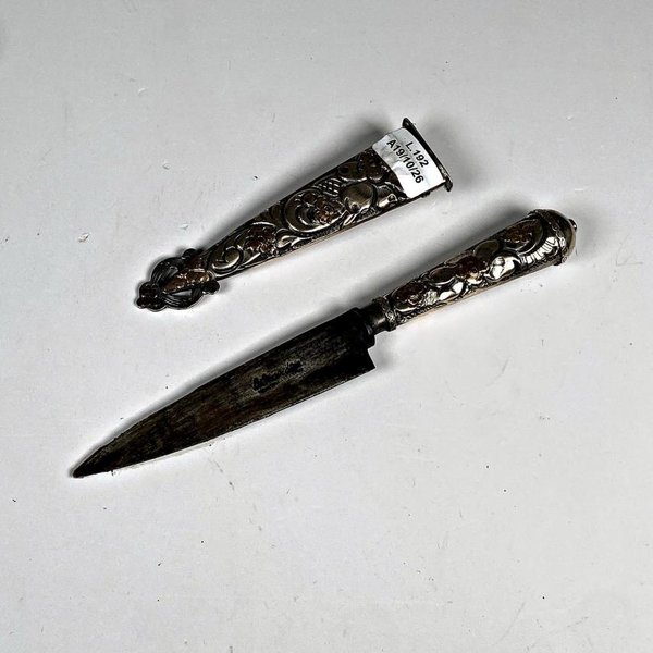 Cuchillo Criollo con Vaina y Cabo de Plata y Oro - imagen 1