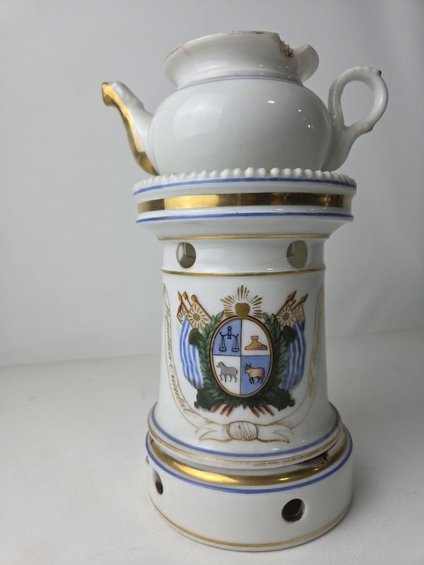 Lote anterior: Tizanera en porcelana con antiguo escudo de la ROU pintada a mano