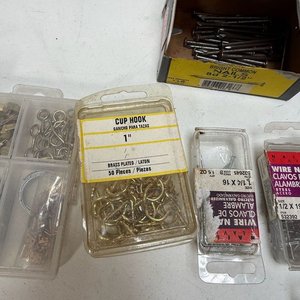 Lote de Clavos, Pitones y Organizadores de Ferretería - imagen 5
