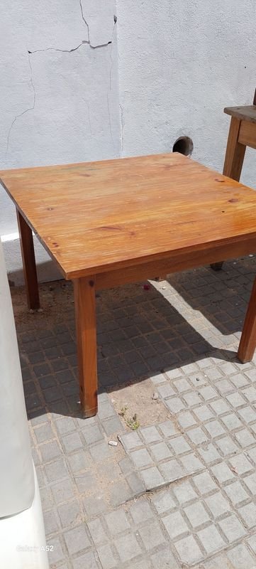 Mesa de madera en buen estado - imagen 2