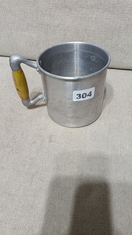 Jarro de Aluminio con Asa de Madera
