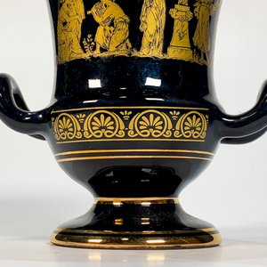 Macetero de Cerámica Griega Negra con Decoración Dorada y Asas - imagen 2
