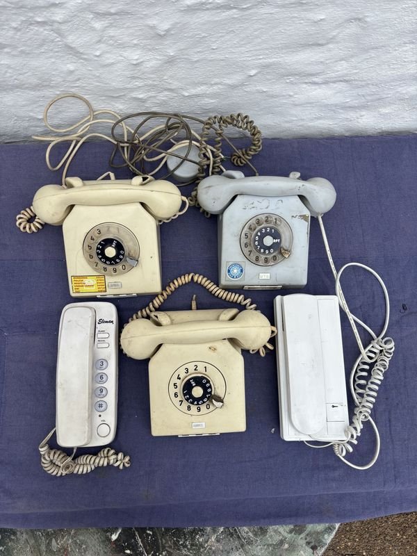 Lote de 5 terminales telefónicos. - imagen 1